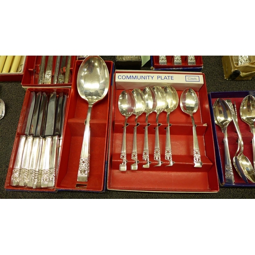 1135 - A collection of of flatware, Oneida Community plate, Hampton Court Coronation pattern