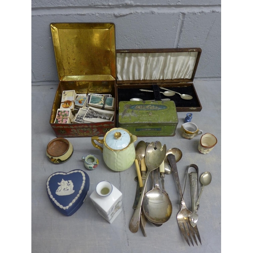 1139 - A selection of metal table ware, cigarette cards and various ceramic items **PLEASE NOTE THIS LOT IS... 