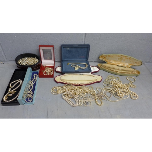 1140 - Assorted pearls including silver mounted, Lotus, some boxed