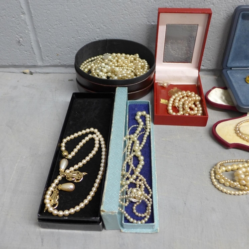 1140 - Assorted pearls including silver mounted, Lotus, some boxed