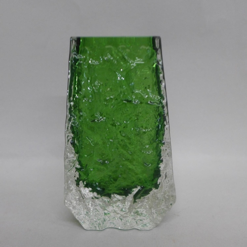 609 - A Whitefriars glass coffin vase 9686, designer Geoffrey Baxter, in meadow green, 1970/72, 13cm