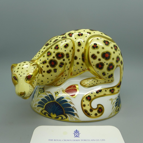 635 - A Royal Crown Derby paperweight - Savannah Leopard, from the endangered species range for Sinclairs,... 