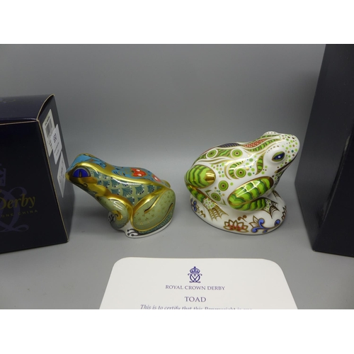 650 - Two Royal Crown Derby paperweights - Toad, one of a limited edition of 3500, certificate included, a... 