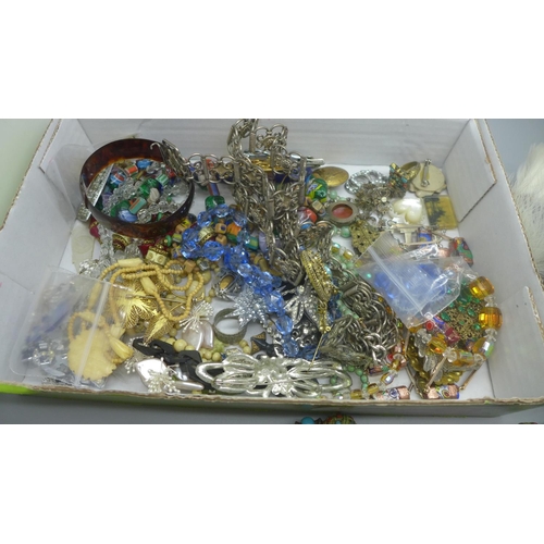 663 - A tray of costume jewellery, compact, plated belt, etc.