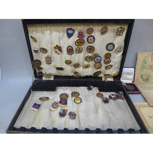 706 - A collection of vintage enamel pin badges, a medallion and a collection of cigarette card albums