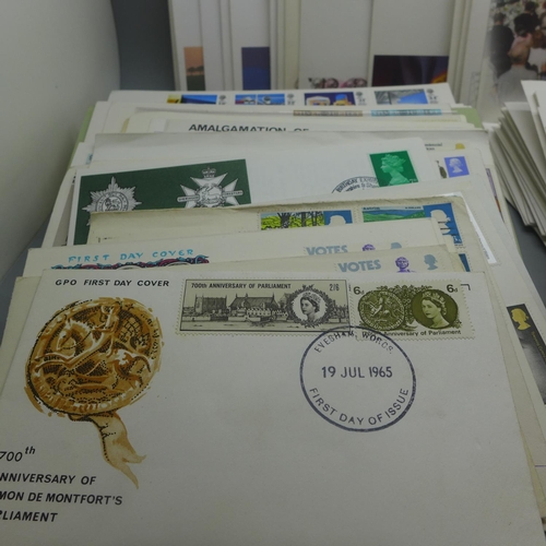 709 - A collection of 160 first day covers