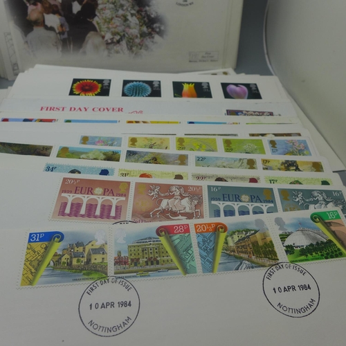 709 - A collection of 160 first day covers