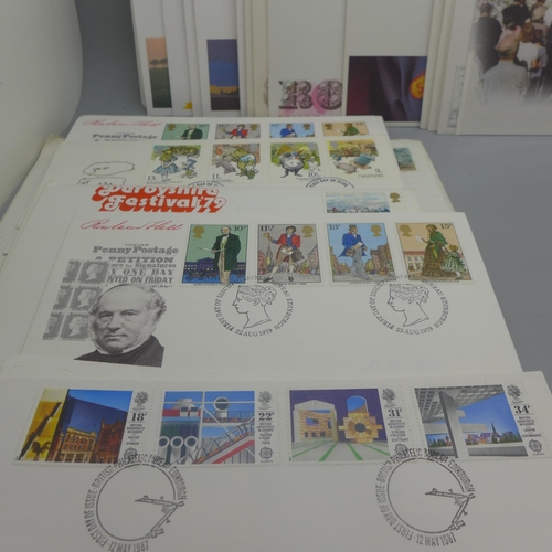 709 - A collection of 160 first day covers