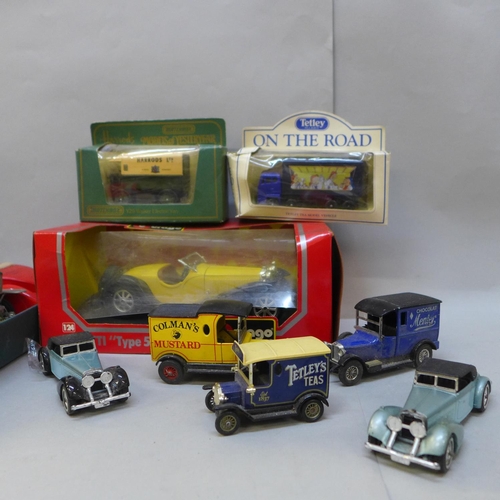 725 - Burago, Franklin Mint, Danbury Mint and other die-cast model vehicles