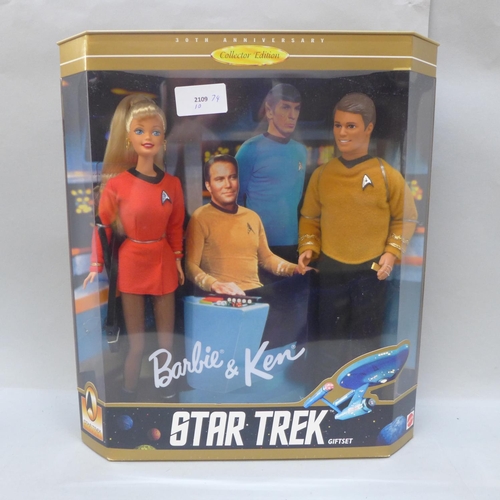 769 - A Barbie and Ken collector edition 'Star Trek', 1996, boxed