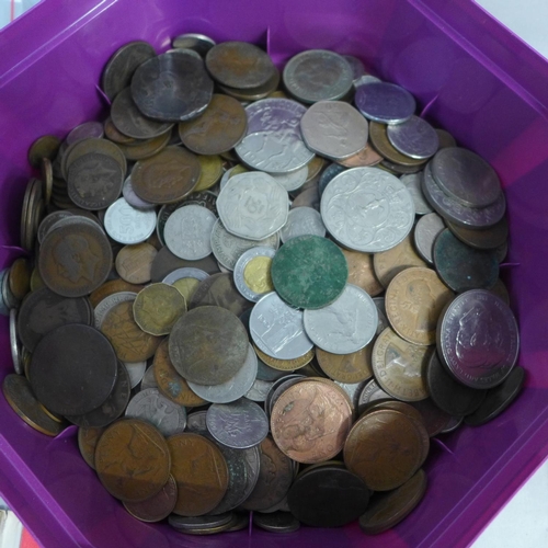 776 - A tub of British coins, commemorative crowns and world coins