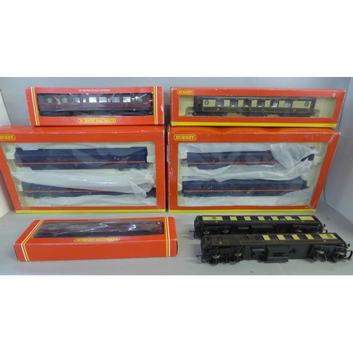 783 - Nine Hornby 00 gauge model railway carriages