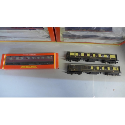 783 - Nine Hornby 00 gauge model railway carriages