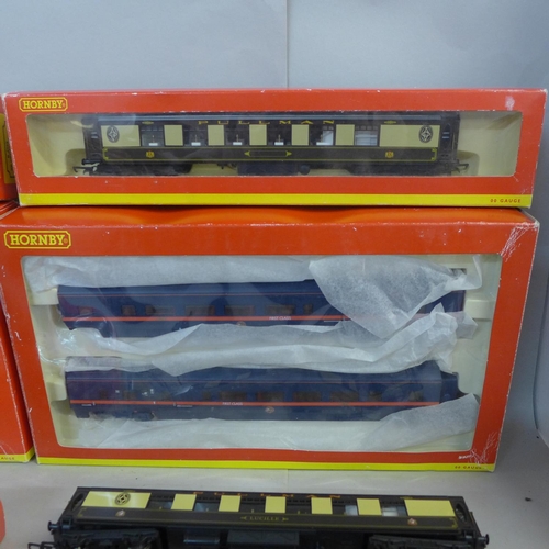 783 - Nine Hornby 00 gauge model railway carriages