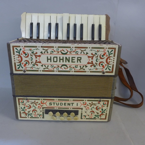 841 - A Hohner Student 1 accordion, keys a/f