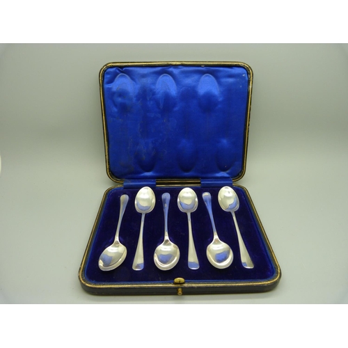 849 - A cased set of six silver rattail spoons, Sheffield 1913, 70g