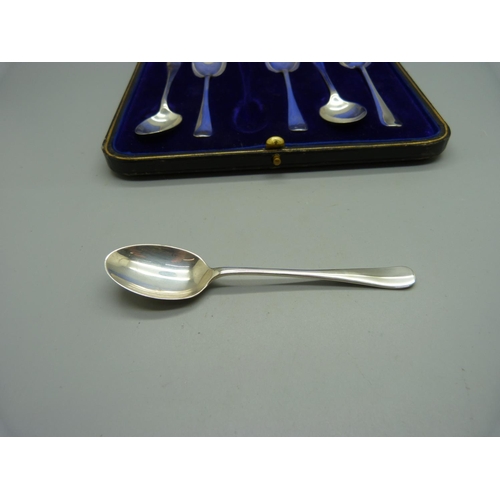 849 - A cased set of six silver rattail spoons, Sheffield 1913, 70g