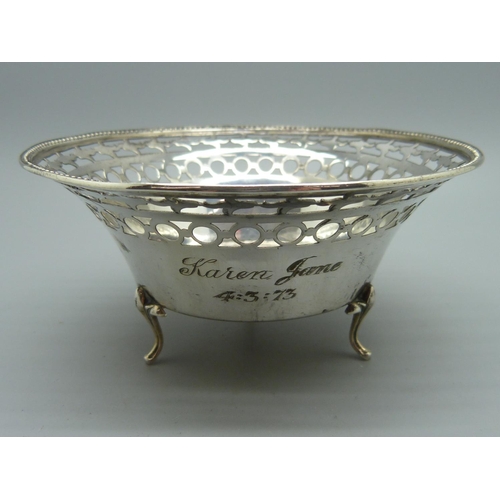 861B - A pierced silver dish, Birmingham 1919, 69g