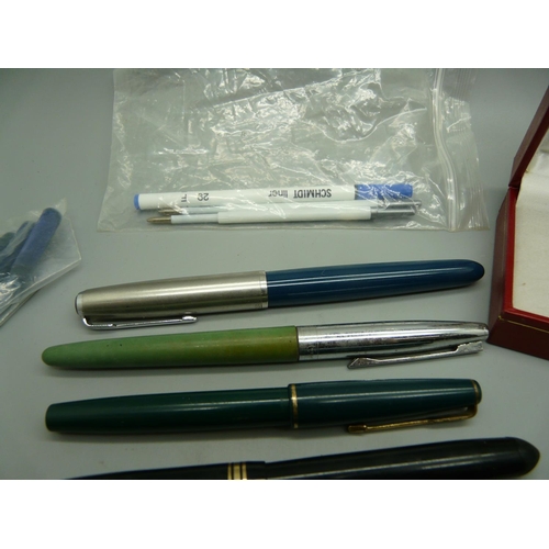 883 - Four pens with 14ct gold nibs, Conway Stewart 28, a/f, Summit and 2x Swan, a Sheaffer, boxed, other ... 