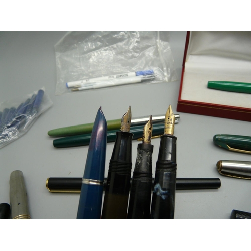 883 - Four pens with 14ct gold nibs, Conway Stewart 28, a/f, Summit and 2x Swan, a Sheaffer, boxed, other ... 