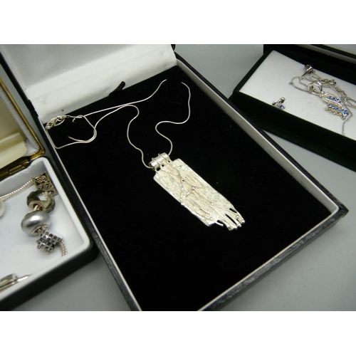 891 - A pair of Pia silver earrings, a silver charm bracelet, a silver jewellery set and a silver pendant ... 