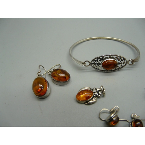 898 - Silver and amber jewellery; a ring, P, bangle, pendant and three pairs of earrings