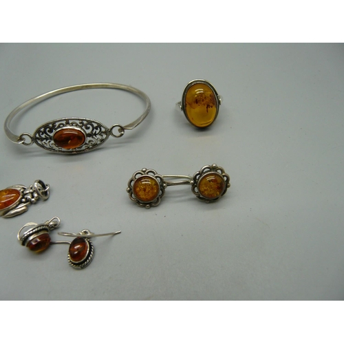 898 - Silver and amber jewellery; a ring, P, bangle, pendant and three pairs of earrings