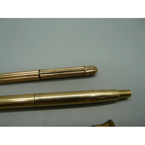 899 - A gold plated Parker pen, a/f, and three pencils