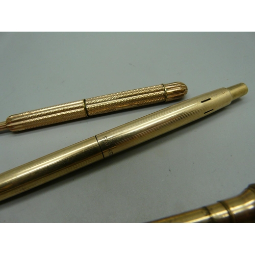 899 - A gold plated Parker pen, a/f, and three pencils