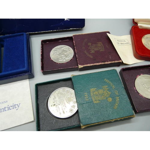 903 - A 1987 US silver dollar, cased, a British Legion commemorative medallion, cased, a Churchill crown, ... 