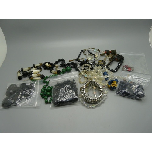 905 - Vintage jewellery plus jet and beads for repair