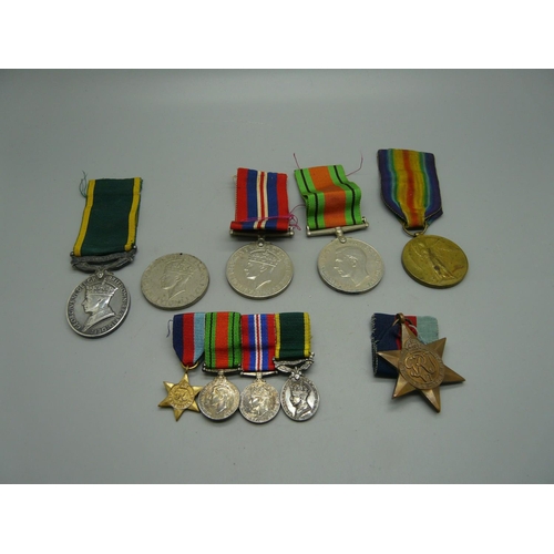 909 - A collection of medals including a WWI Victory medal to 2.Lieut. W.A. Jones, a Territorial named to ... 