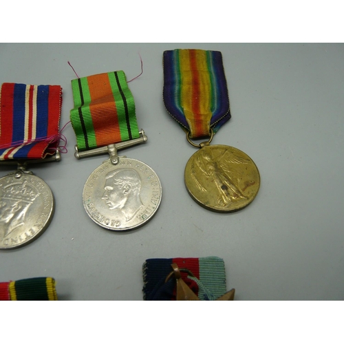 909 - A collection of medals including a WWI Victory medal to 2.Lieut. W.A. Jones, a Territorial named to ... 