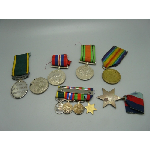 909 - A collection of medals including a WWI Victory medal to 2.Lieut. W.A. Jones, a Territorial named to ... 