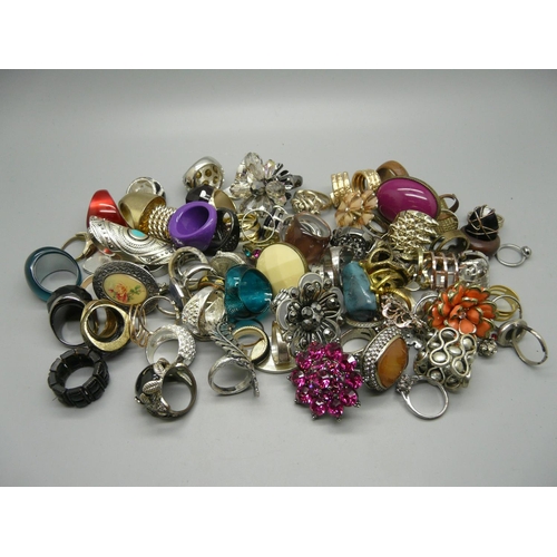 922 - Costume rings