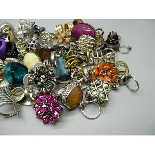 922 - Costume rings