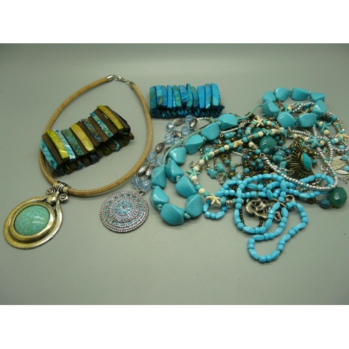 923 - Turquoise coloured jewellery