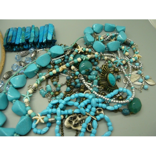 923 - Turquoise coloured jewellery