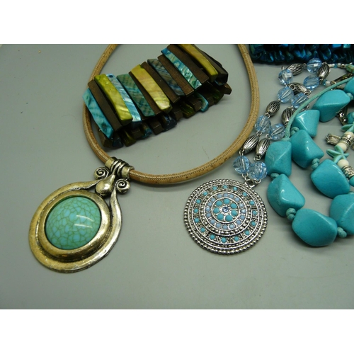 923 - Turquoise coloured jewellery