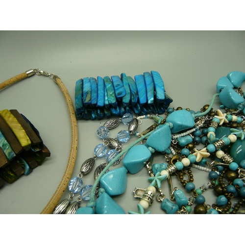 923 - Turquoise coloured jewellery