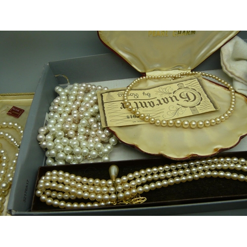 924 - Pearl jewellery