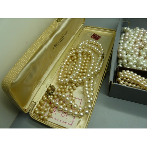 924 - Pearl jewellery