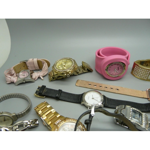 926 - Fashion wristwatches