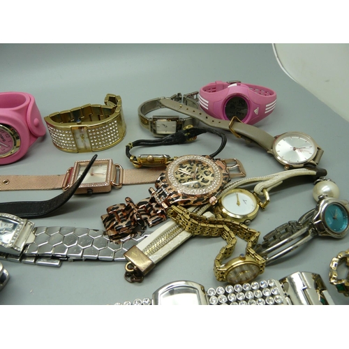 926 - Fashion wristwatches