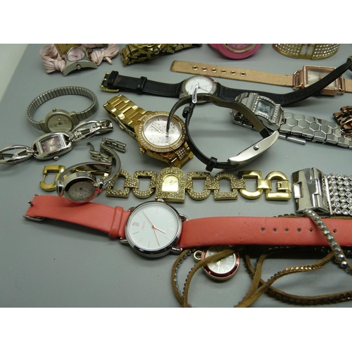 926 - Fashion wristwatches