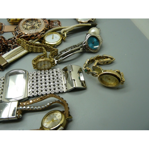 926 - Fashion wristwatches