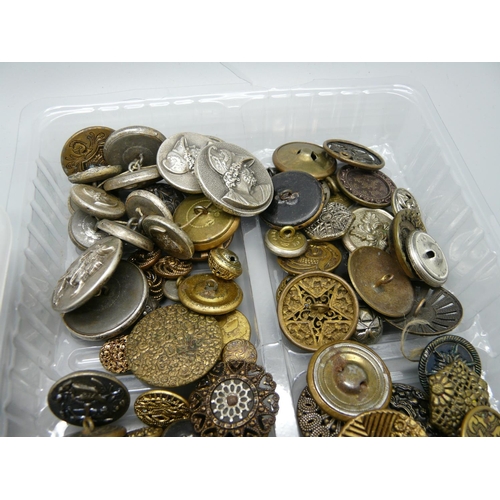 929 - A collection of buttons, some circa 1900