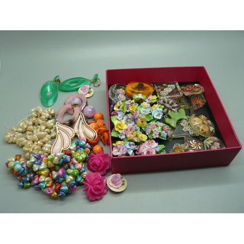 931 - A collection of plastic jewellery, china posy brooches, etc., mid 20th Century