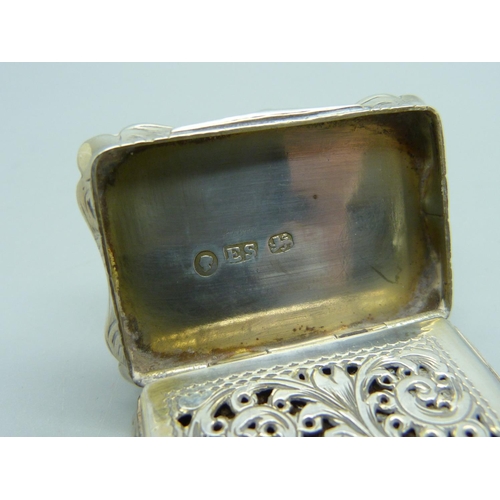 960 - A Victorian silver church top vinaigrette, Birmingham 1843, possibly Edward Smith, 37mm wide