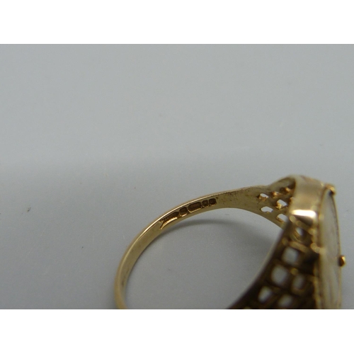 963 - A 9ct gold ring, 2g, J